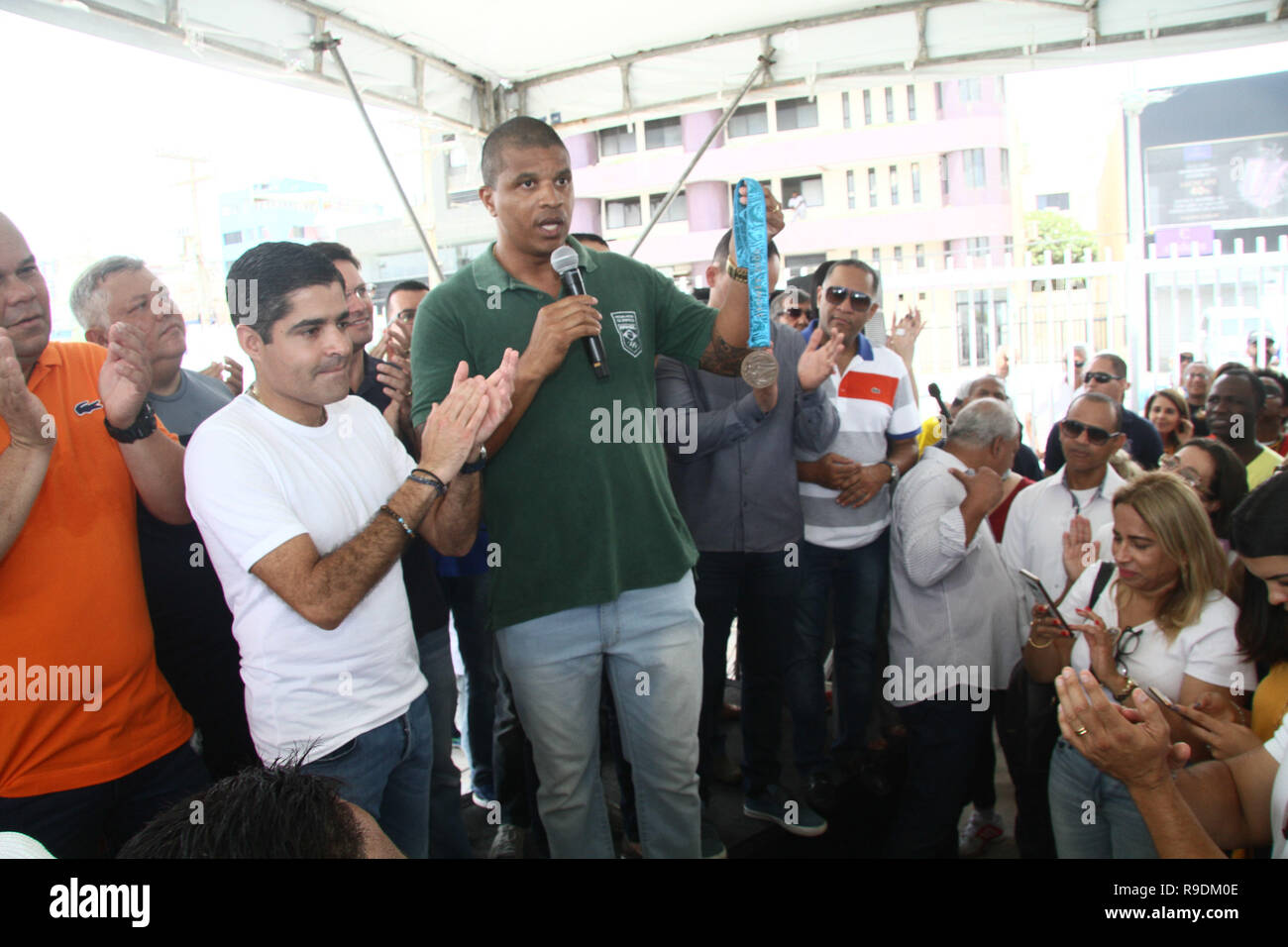 Salvador, Brasile. 22 Dic, 2018. Sindaco di ACM Neto e Edvaldo Valério, ex nuotatore, attuale direttore dell'Arena acquatica, durante l'inaugurazione dell'Arena acquatica in Salvador, Bahia. Credito: Mauro Akiin Nassor/FotoArena/Alamy Live News Foto Stock