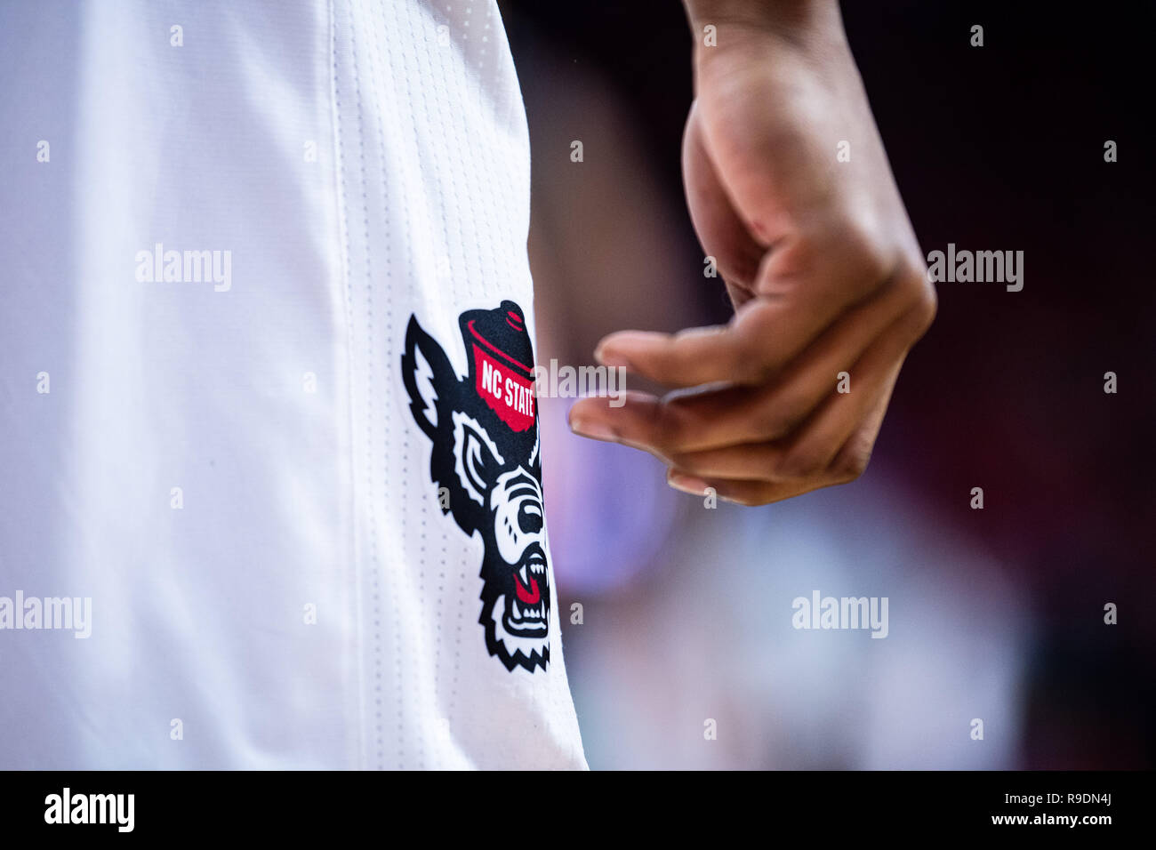North Carolina State Wolfpack pantaloni durante il NCAA College Basketball gioco tra l'USC Upstate spartani e la NC Wolfpack stato al PNC Arena sabato 22 dicembre, 2018 in Raleigh, NC. Giacobbe Kupferman/CSM Foto Stock