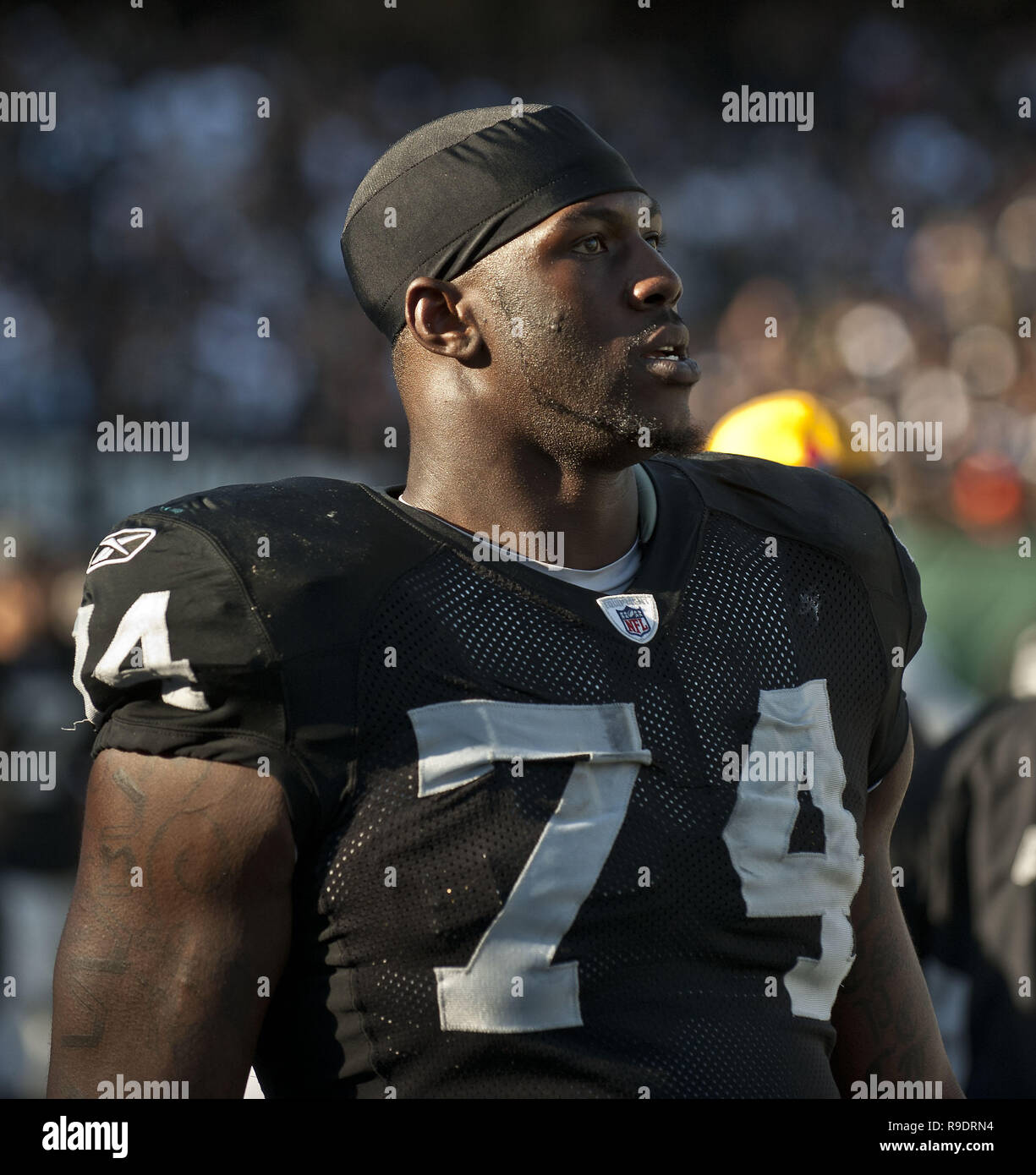 Oakland, la California, Stati Uniti d'America. 31 ott 2010. Oakland Raiders guard Bruce Campbell #74 Domenica 31 Ottobre, 2010, a Oakland-Alameda County Coliseum a Oakland, in California. I raider sconfitto il Seahawks 33-3. Credito: Al di Golub/ZUMA filo/Alamy Live News Foto Stock