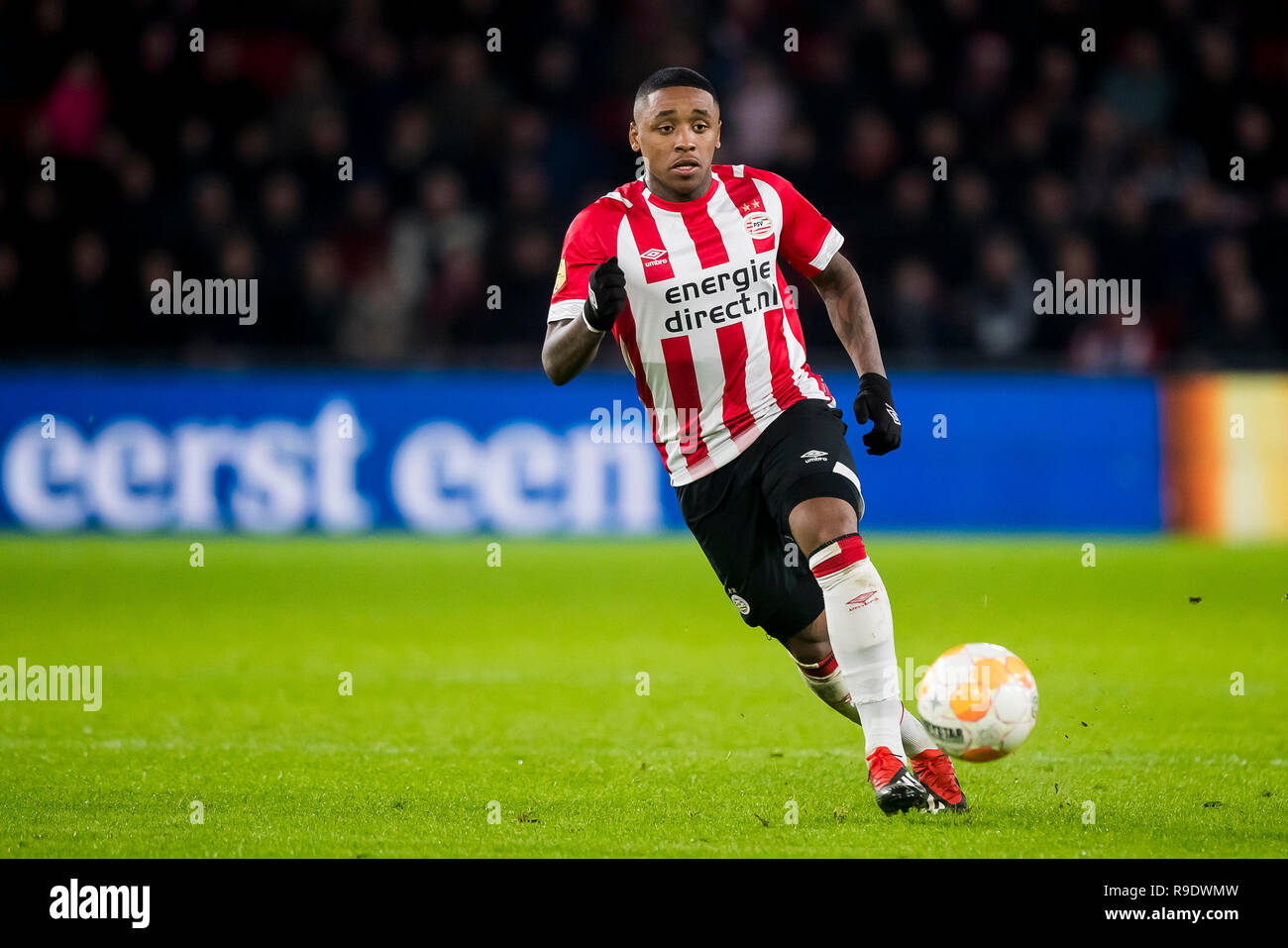 Eindhoven, Paesi Bassi. 22 Dic, 2018. EINDHOVEN, PSV - AZ 3-1, 22-12-2018, calcio Eredivisie olandese Stagione 2018 - 2019, Philips Stadium, PSV player Steven Bergwijn Credito: Pro scatti/Alamy Live News Foto Stock