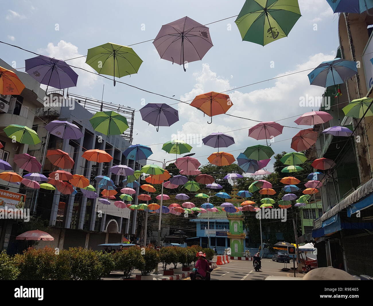 Ombrelloni colorati in Kawthaung Foto Stock