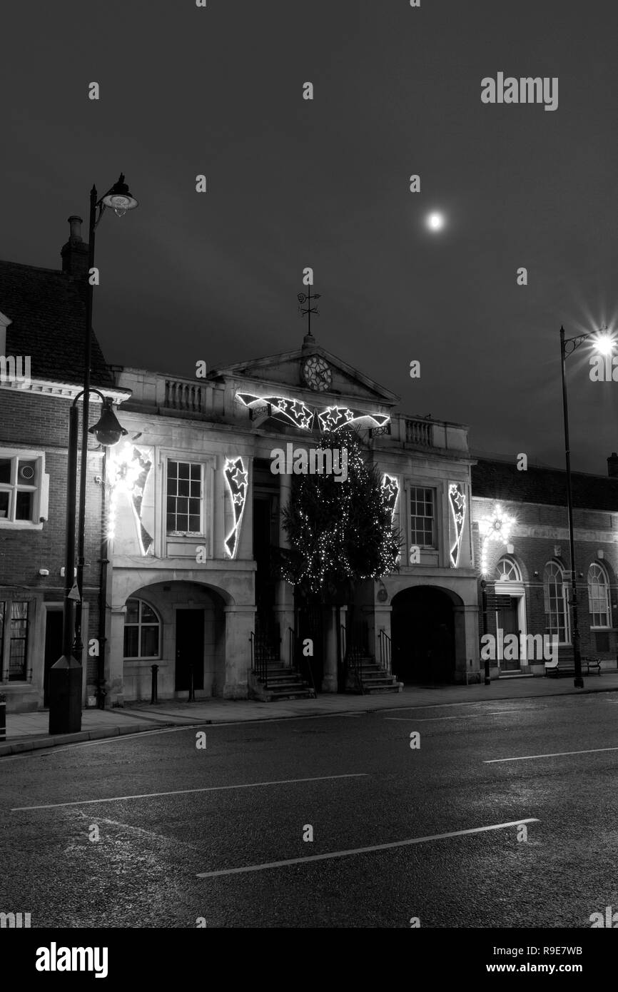 Le luci di Natale in Bourne Town Center, Lincolnshire; Inghilterra; Regno Unito Foto Stock