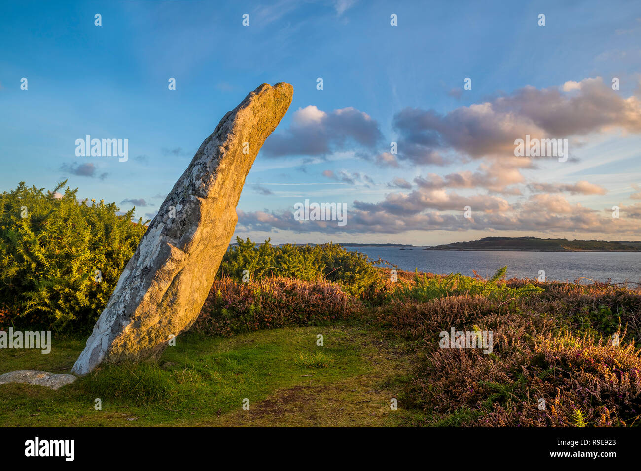 Gugh e St Agnes; il vecchio uomo di Gugh; Isole Scilly; Regno Unito Foto Stock
