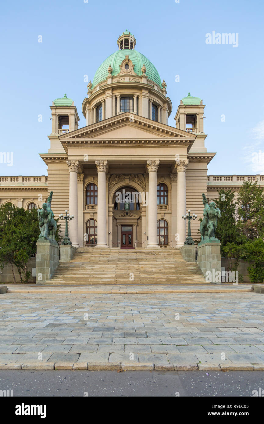 Belgrado, Serbia- 16 Agosto 2014: l'edificio del parlamento della Repubblica di Serbia su Nikole Pasica square. Centro della città vecchia. Foto Stock