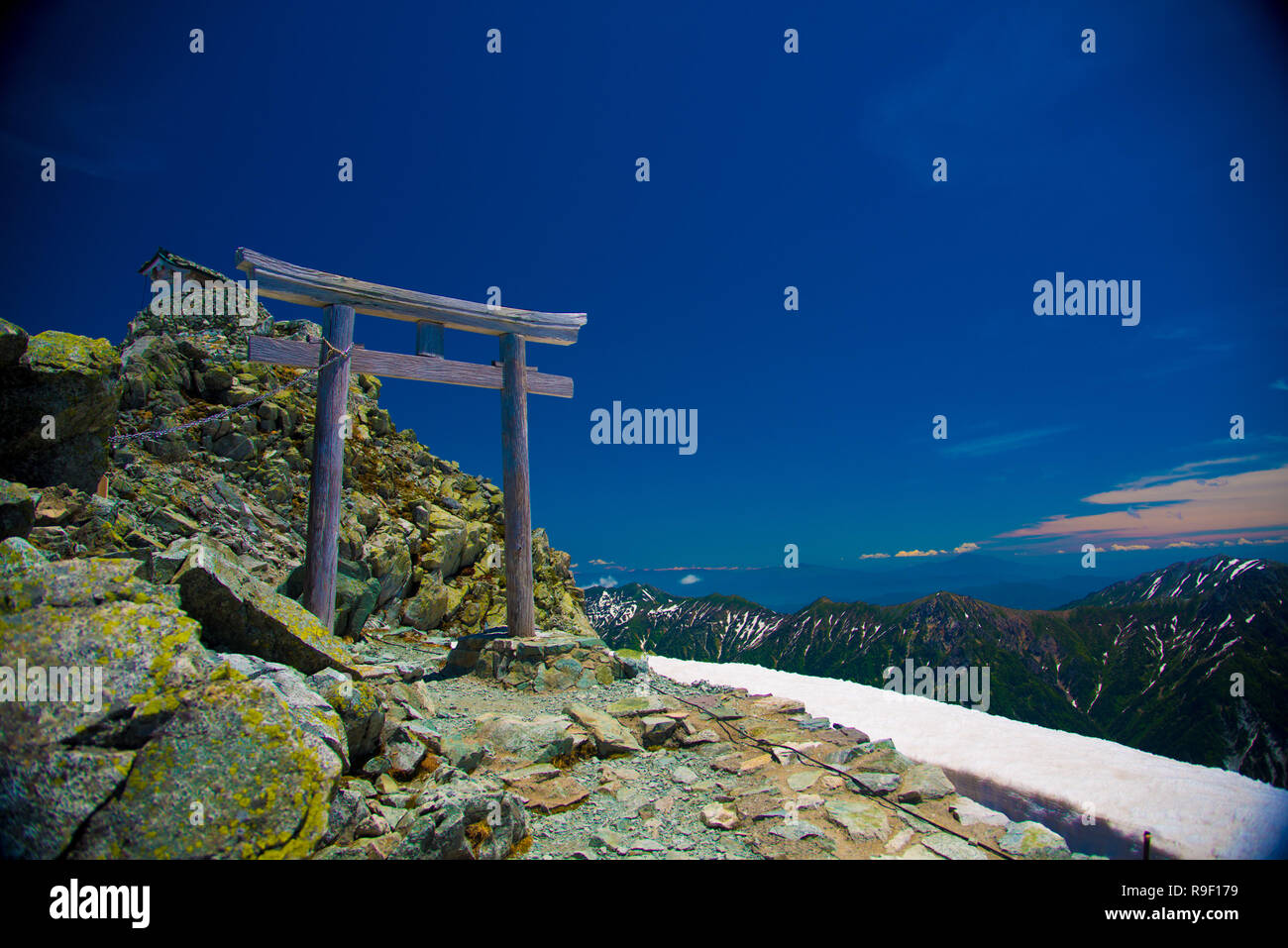 Oyama santuario di Tateyama montagne, Giappone. Oyama Santuario è il più alto santuario situato in Giappone. Foto Stock