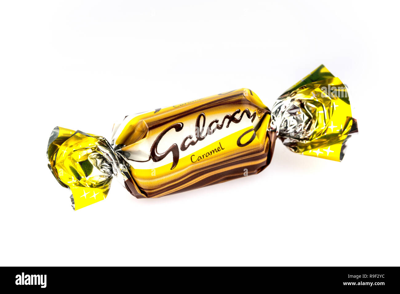 Galaxy celebrazioni di caramello e cioccolato su sfondo bianco Foto Stock