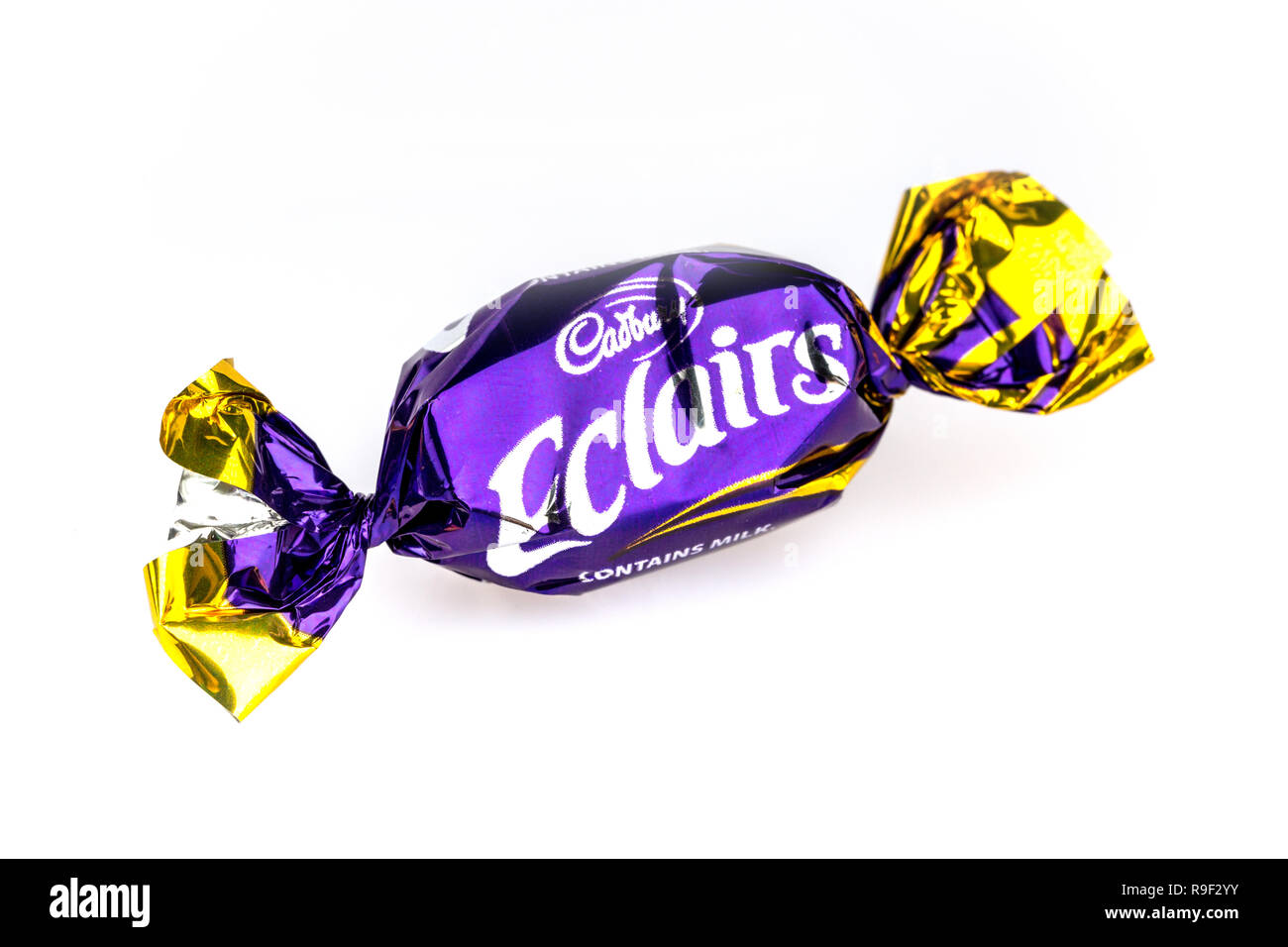 Eclairs Cadburys eroi cioccolato su sfondo bianco Foto Stock