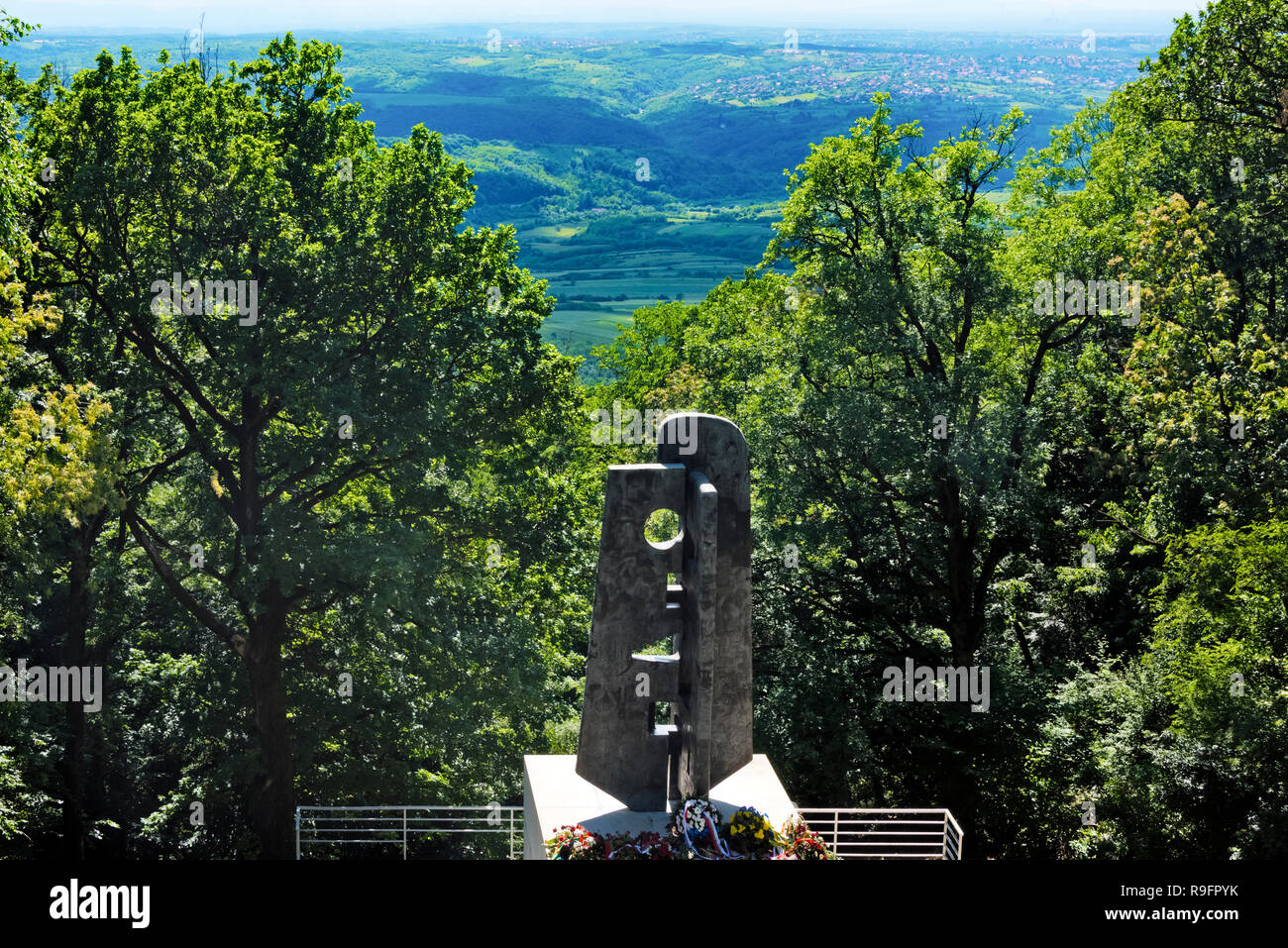 Monumento a l'Ignoto eroe sul monte Avala, Belgrado, Serbia Foto Stock