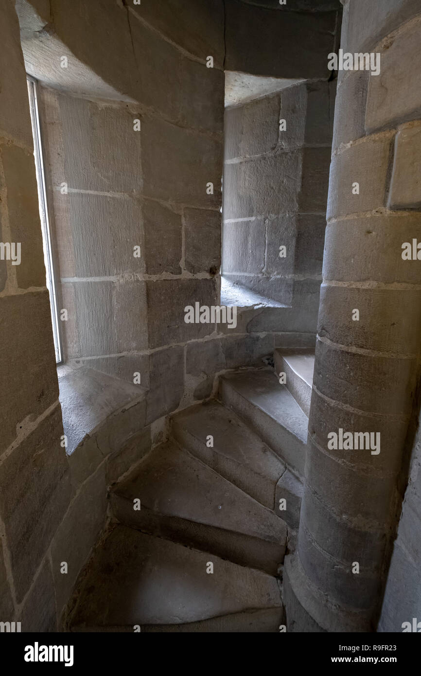 Interno della spirale scalone in pietra Foto Stock