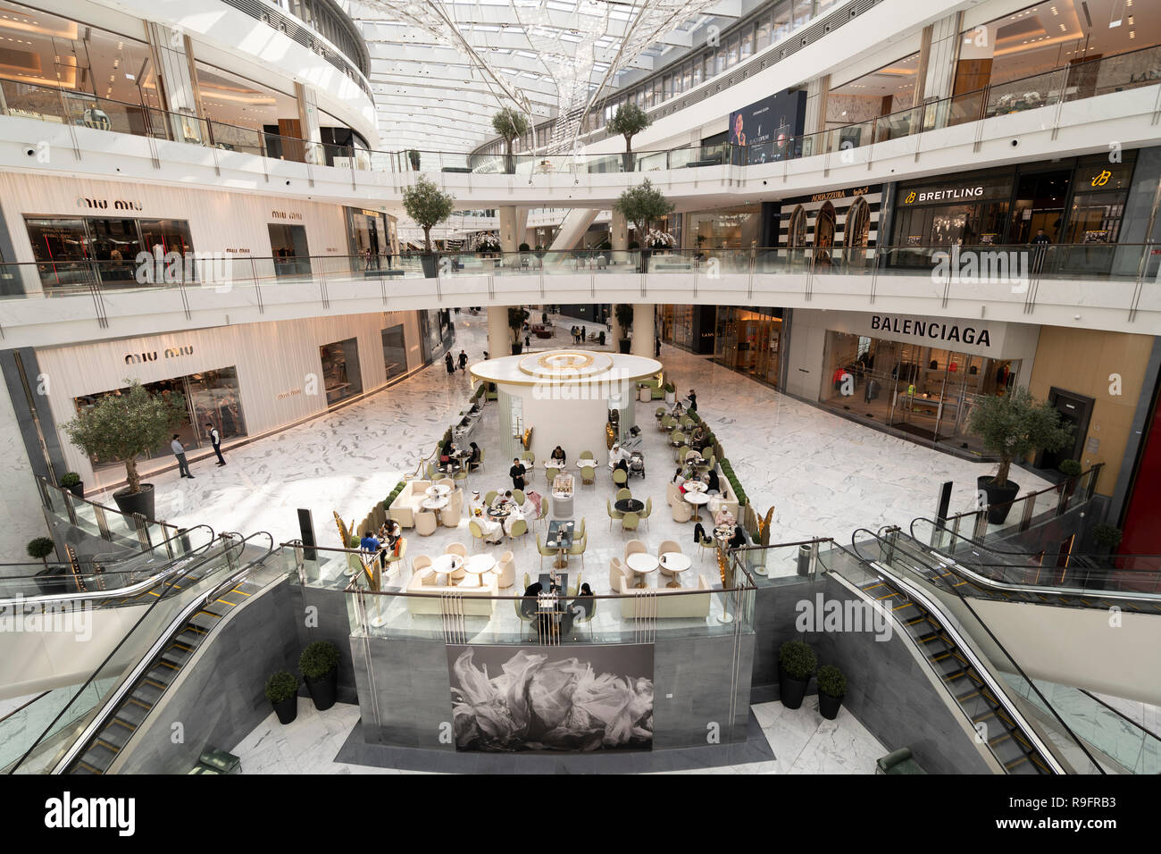 Interno della nuova sezione di lusso di Dubai Mall Fashion Avenue , il centro di Dubai, Emirati Arabi Uniti Foto Stock
