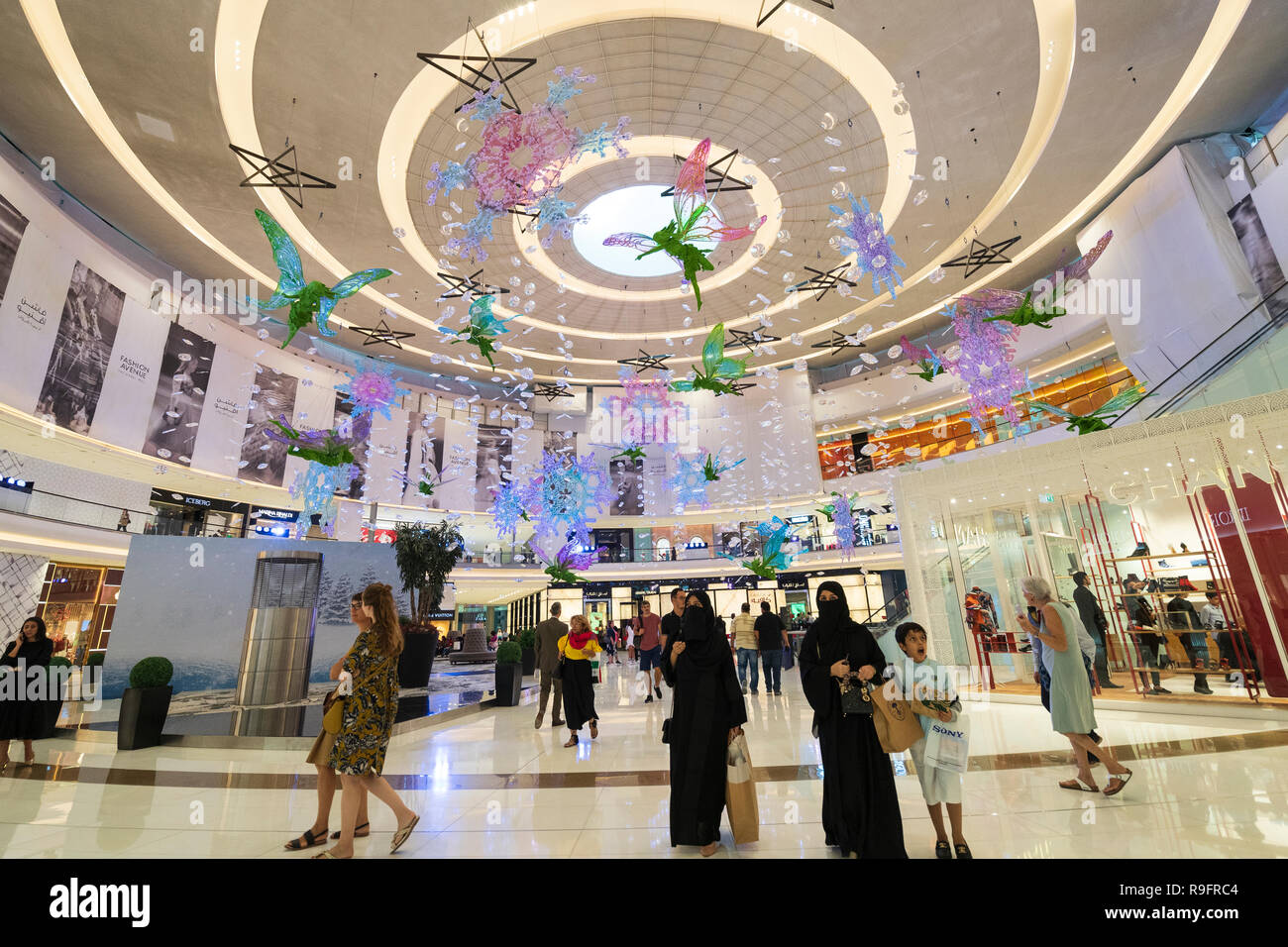 Le decorazioni di Natale a Dubai Mall Fashion Avenue , il centro di Dubai, Emirati Arabi Uniti Foto Stock