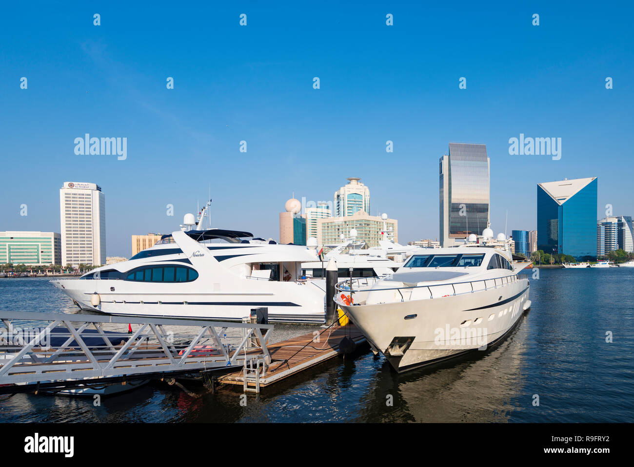 Nuovo Al Seef marina sul Creek con adiacente al nuovo quartiere del patrimonio in Dubai Emirati Arabi Uniti Foto Stock