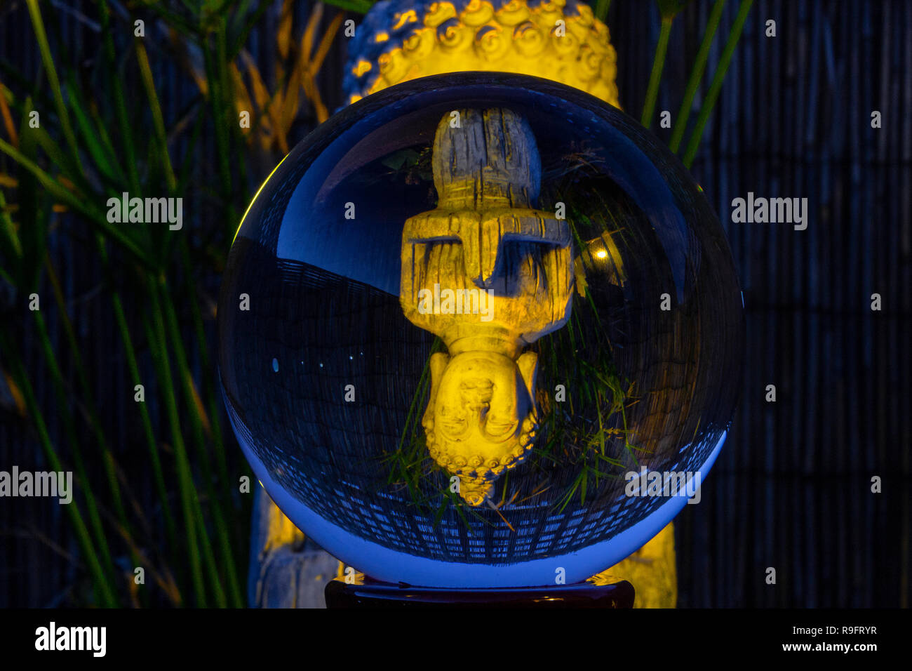 Palla di vetro fotografia Foto Stock