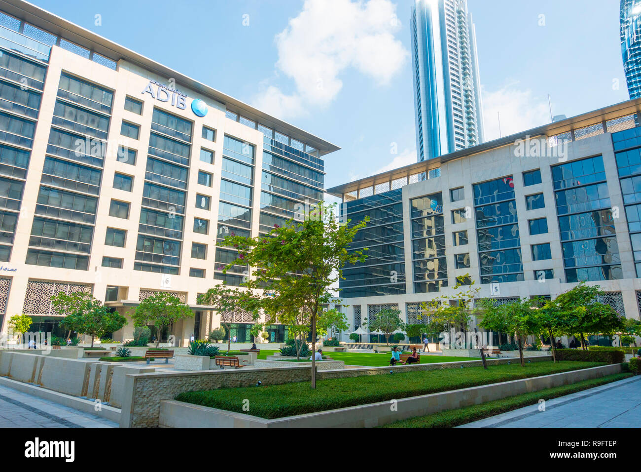 Edifici per uffici a Emaar Square quartiere degli affari nel centro cittadino di Dubai, Emirati Arabi Uniti Foto Stock