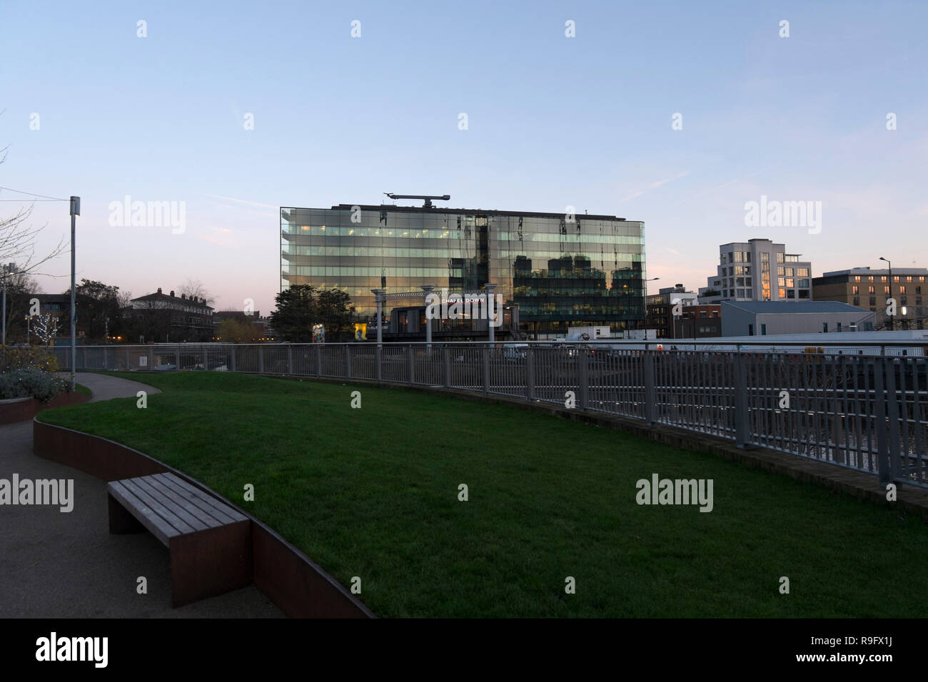 Wharf Road giardini presso il nuovo quartiere dello shopping a King's Cross St Pancras, London, Regno Unito. Foto Stock