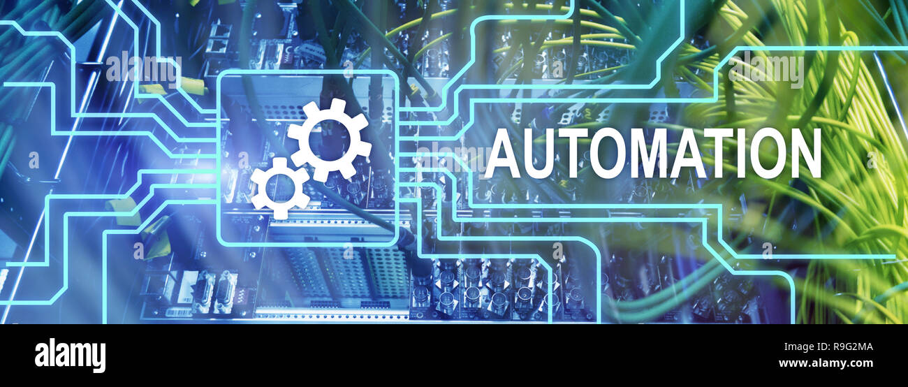 Automazione del processo di business e innovazione tecnologica nel settore manifatturiero. Internet e tecnologia concetto sulla sala server sfondo. Foto Stock