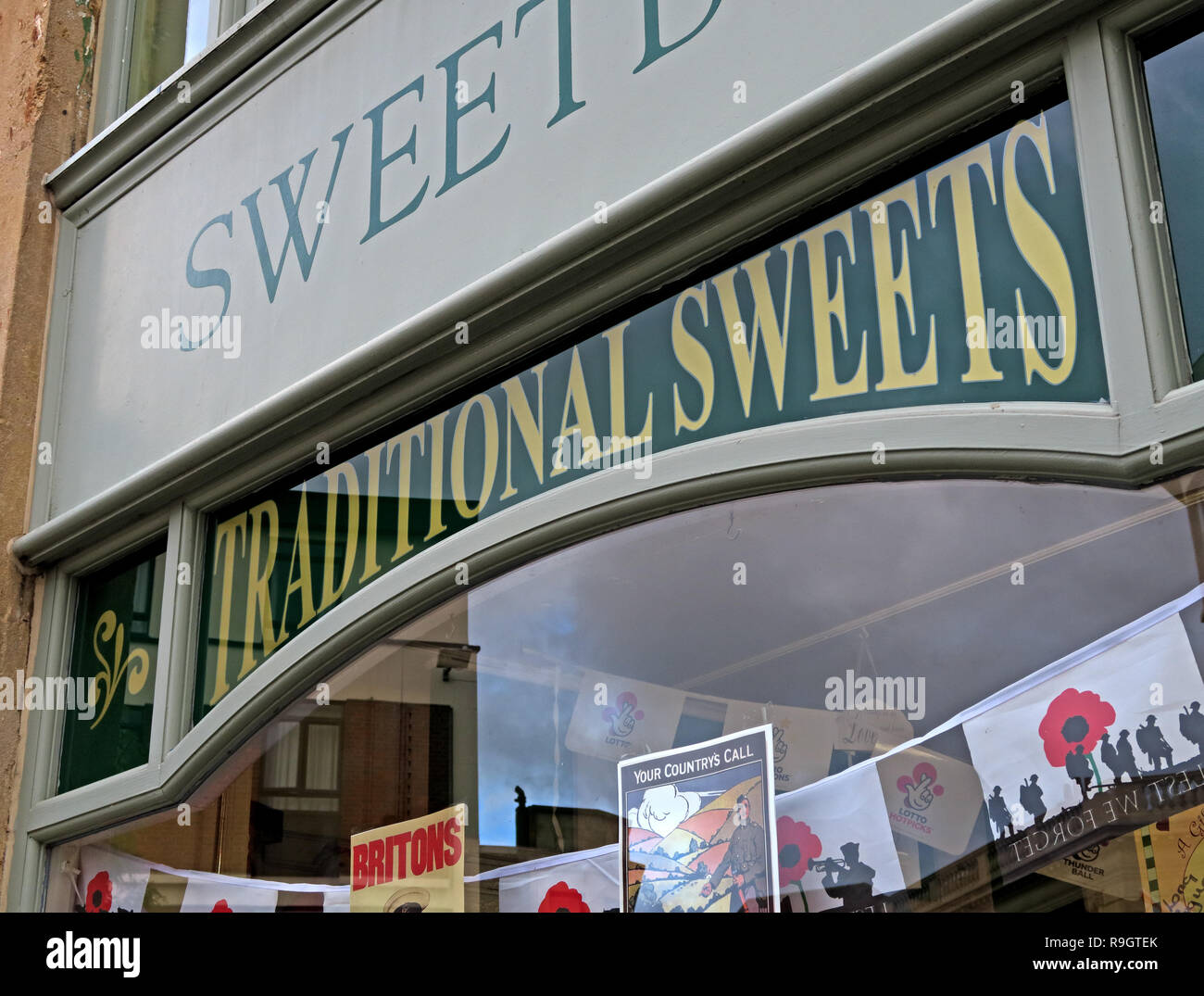 Dolci tradizionali, negozio di dolci, Sweetbox, 30 Cornhill, High Street, Bridgwater, Somerset, Inghilterra sud-orientale, UK, TA6 3DA Foto Stock