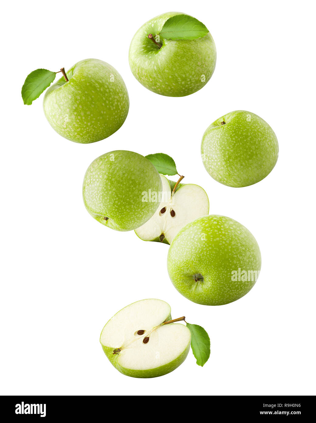 La caduta di verde mela succosa isolati su sfondo bianco, percorso di clipping, tutta la profondità di campo Foto Stock