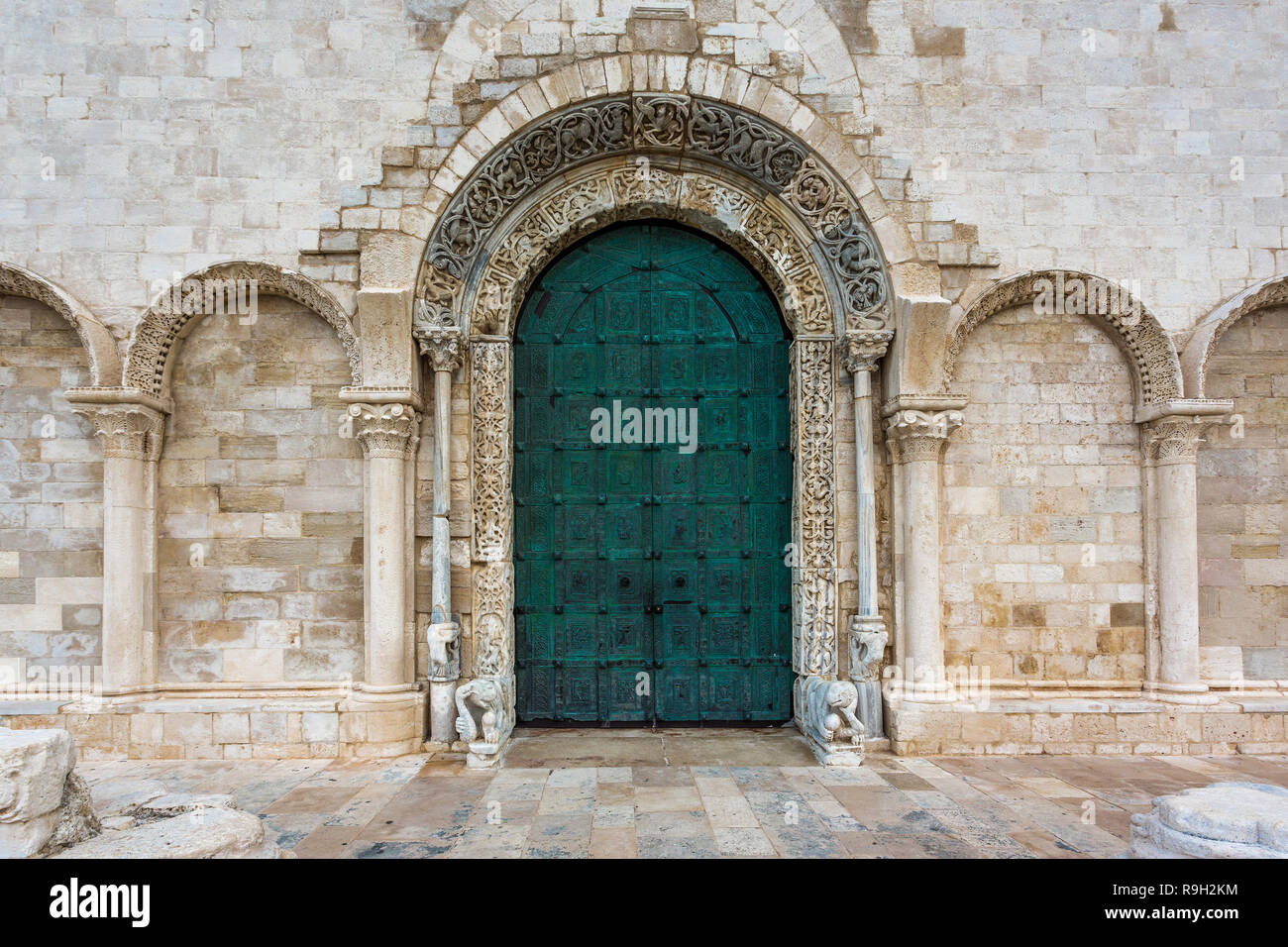 Decorazioni artitectoniche della Cattedrale di San Nicola Pellegrino a Trani, Puglia, Italia, Europa Foto Stock