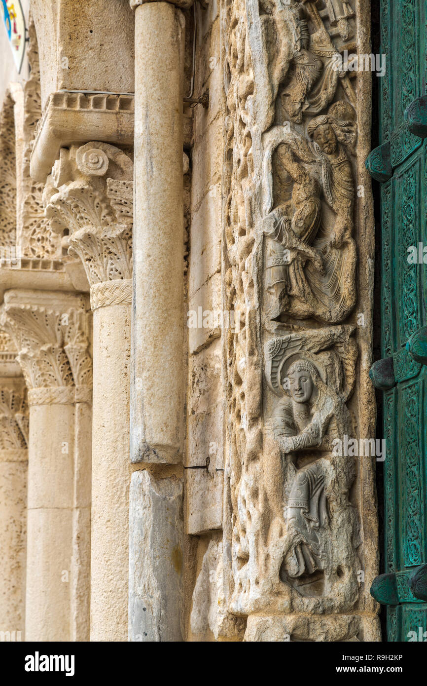 Decorazioni artitectoniche della Cattedrale di San Nicola Pellegrino a Trani. , Puglia, Italia, Europa Foto Stock