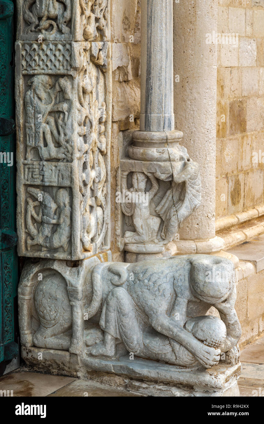 Artitectonic decorazioni della Cattedrale di San Nicola Pellegrino a Trani Foto Stock