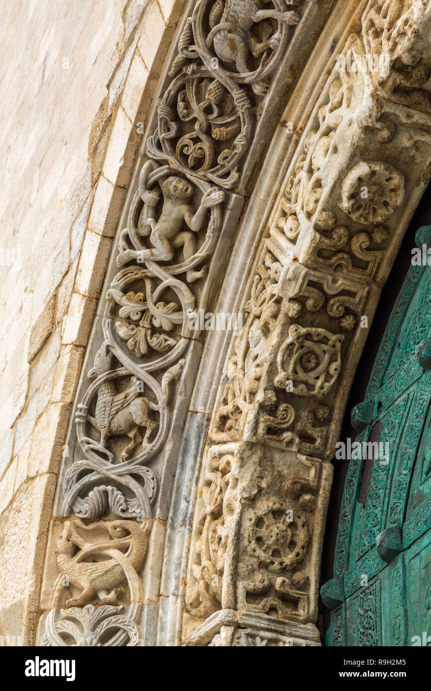 Decorazioni artitectoniche della Cattedrale di San Nicola Pellegrino a Trani, Puglia, Italia, Europa Foto Stock