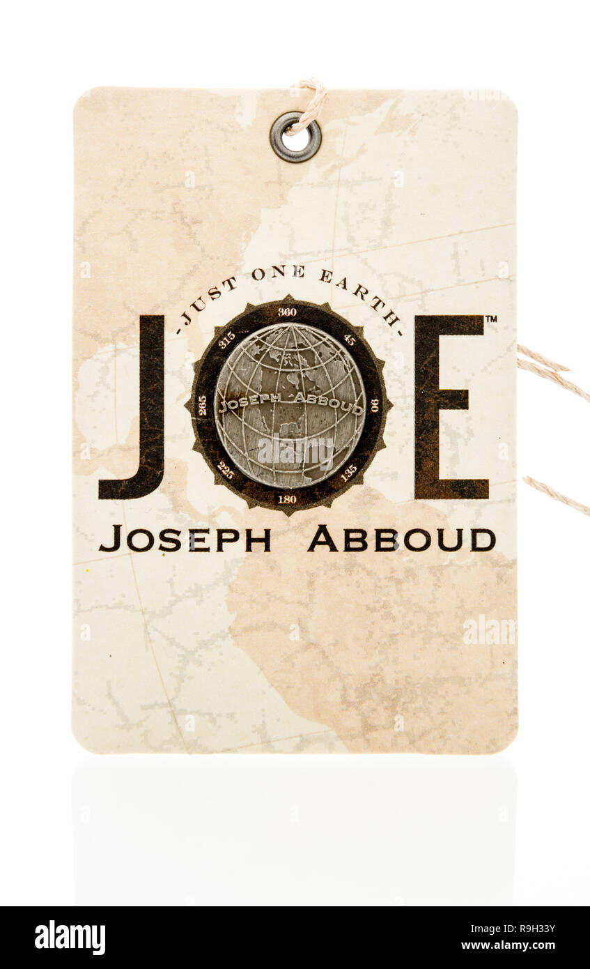 Winneconne, WI - 10 dicembre 2018: Un Joseph Abboud vestiti tag isolato su un background. Foto Stock Winneconne, WI - 10 dicembre 2018: Un Joseph Abboud vestiti tag isolato su un background. Foto Stock