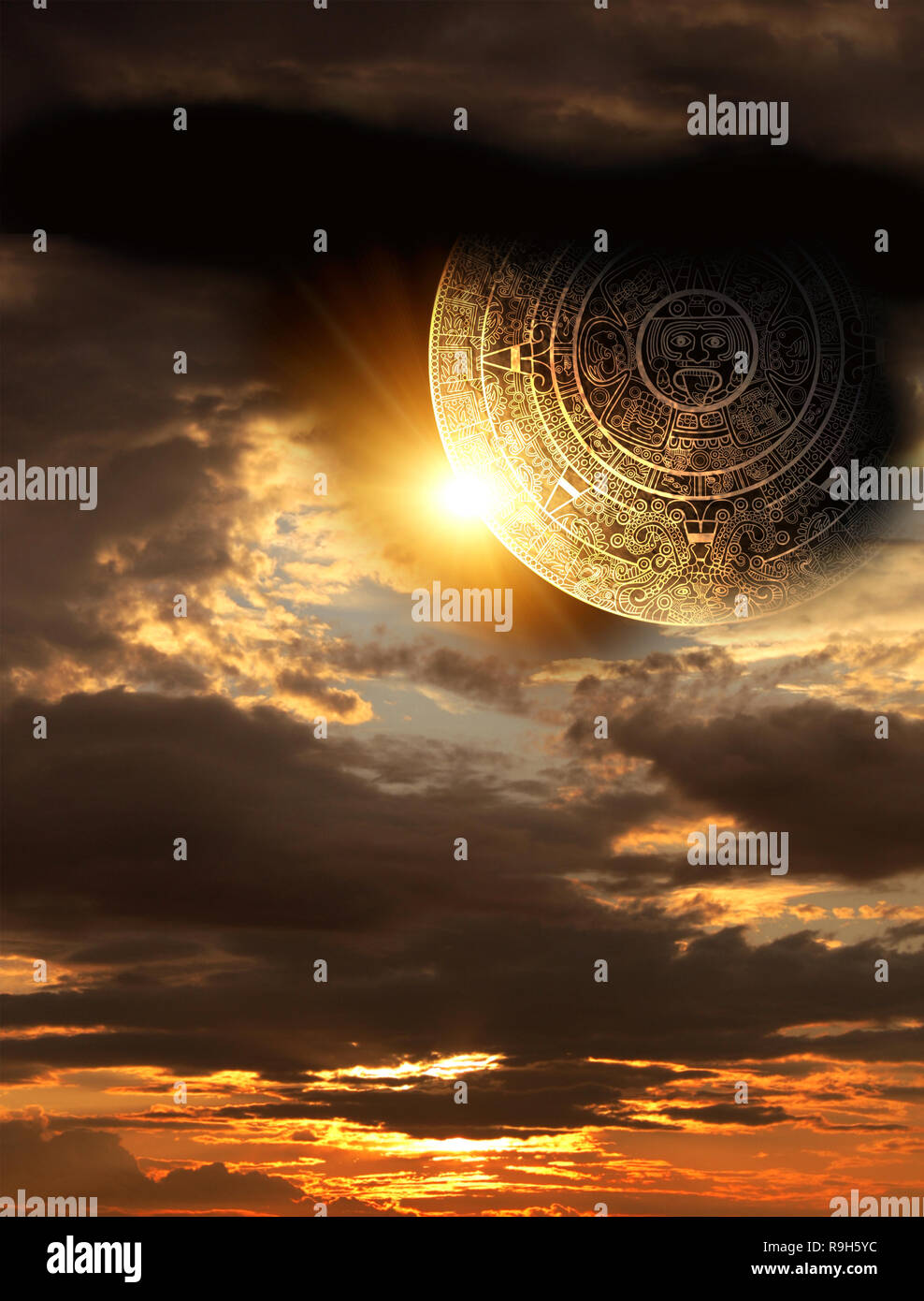 Sfondo verticale con il calendario Maya e al tramonto Foto Stock