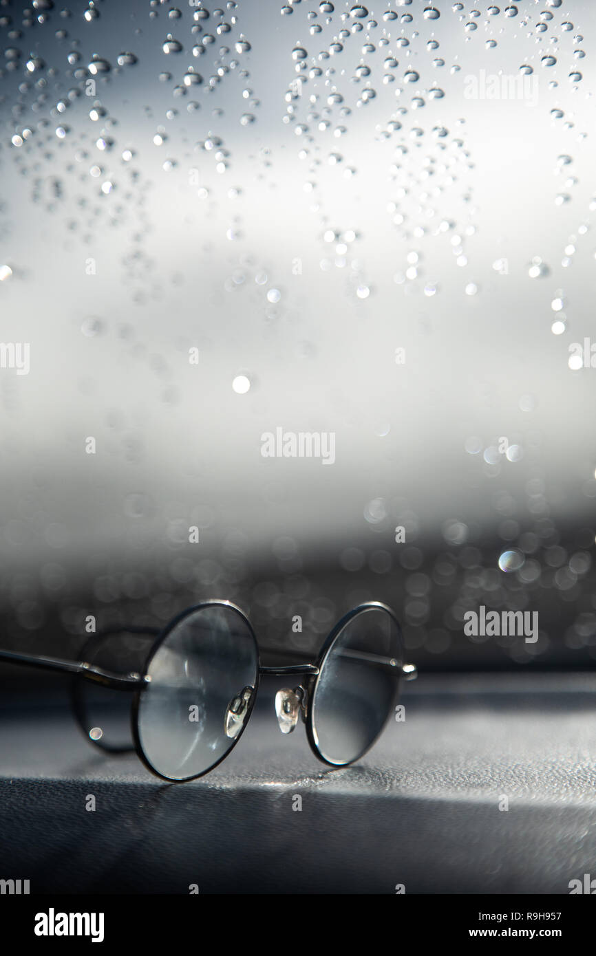 John Lennon round gli occhiali da lettura Foto Stock