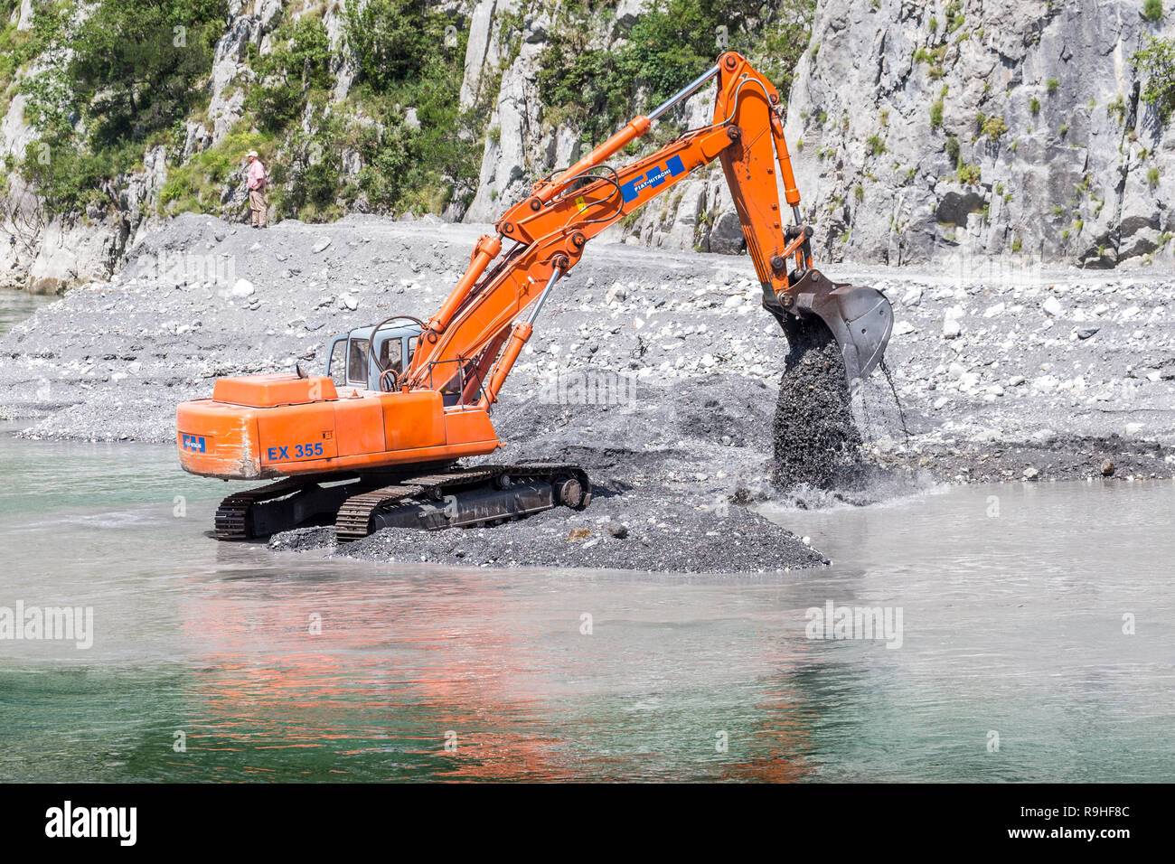 Viste di dragaggio dal lago Koman traghetto, Albania Foto Stock