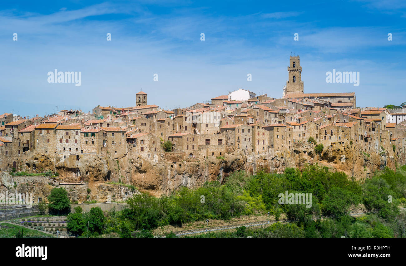Pitigliano città vecchia cartolina vista. Famoso punto di riferimento turistici in Toscana. Provincia di Grosseto, Italia, Foto Stock