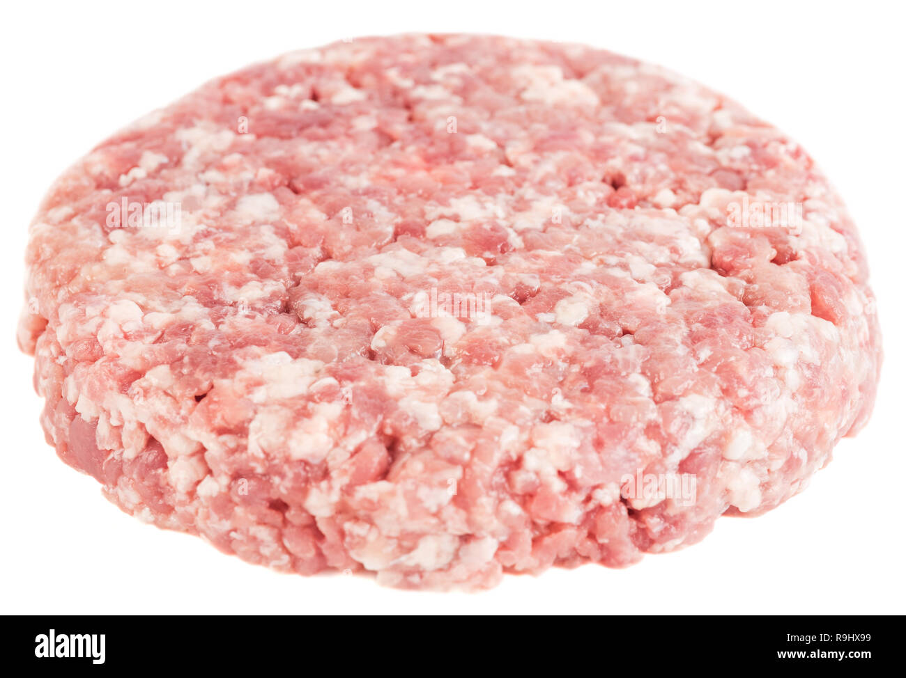 Materie macinate di macinato di manzo o di maiale pronto per la cottura di isolati su sfondo bianco. Foto Stock