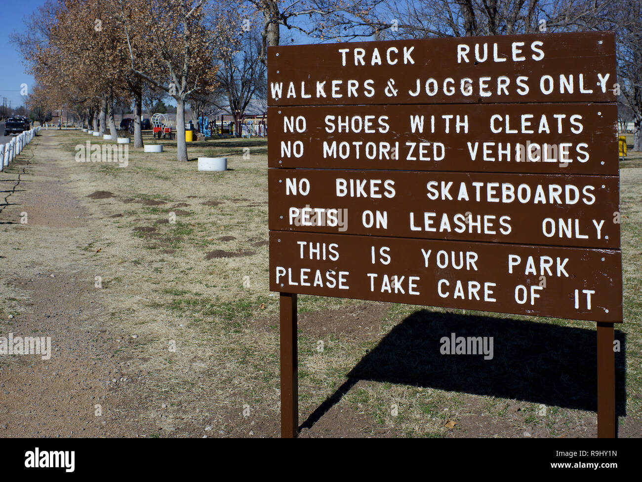 Cartello che vieta di alcune attività di Kokernot City Park, Alpine, West Texas Foto Stock
