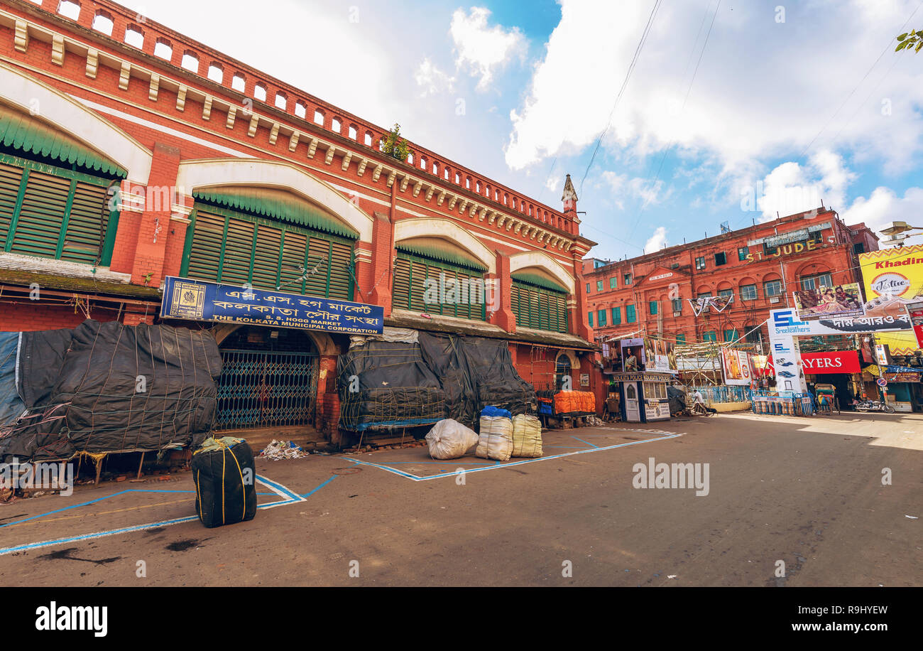 Coloniale città vintage market building struttura esterna conosciuta come il mercato Hogg o nuovo mercato al Esplanade area di Calcutta, in India. Foto Stock