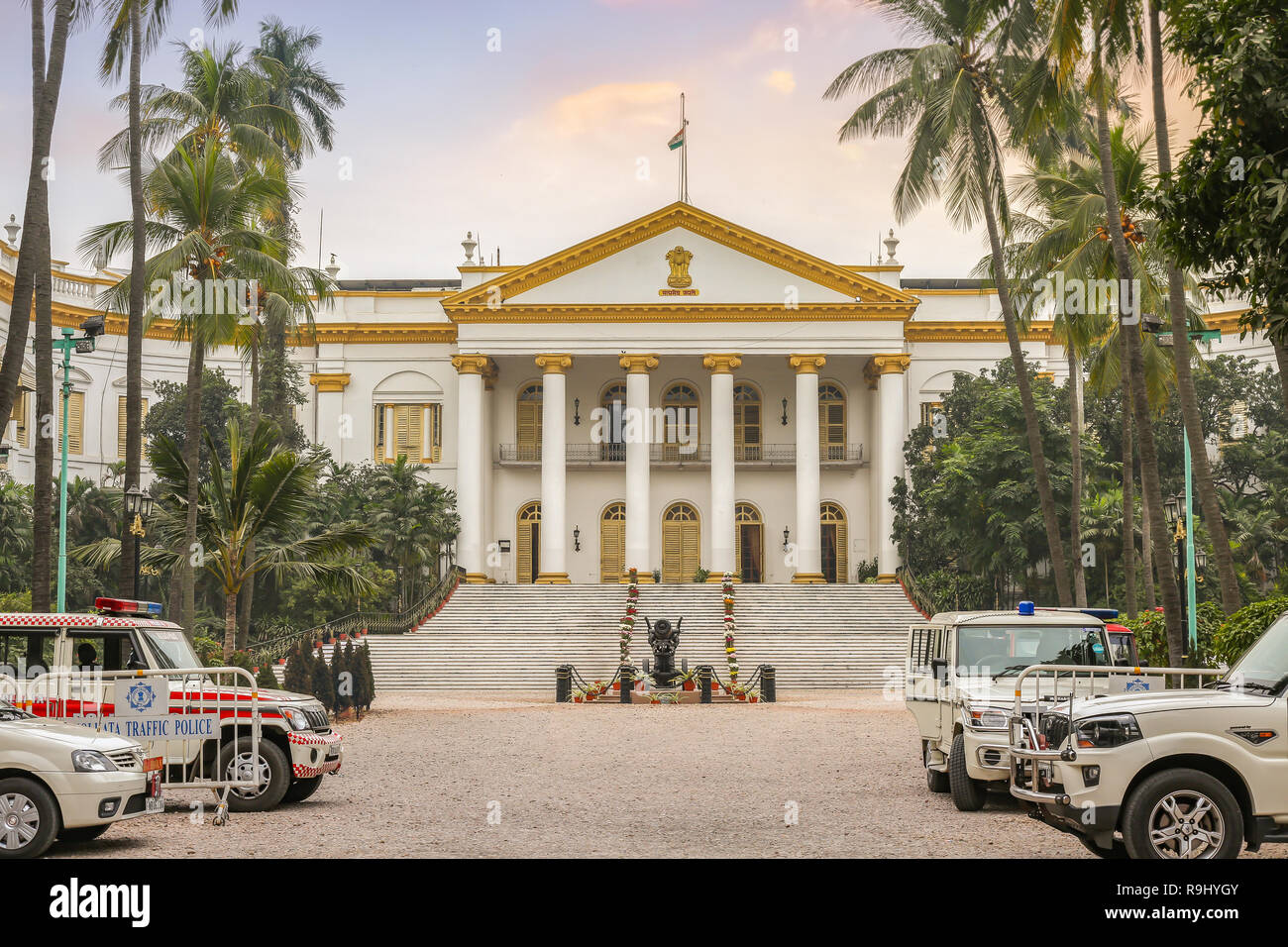 Casa del governatore è un famoso punto di riferimento della città e la classica città antica architettura coloniale struttura che ospita il governatore del Bengala Occidentale in India. Foto Stock