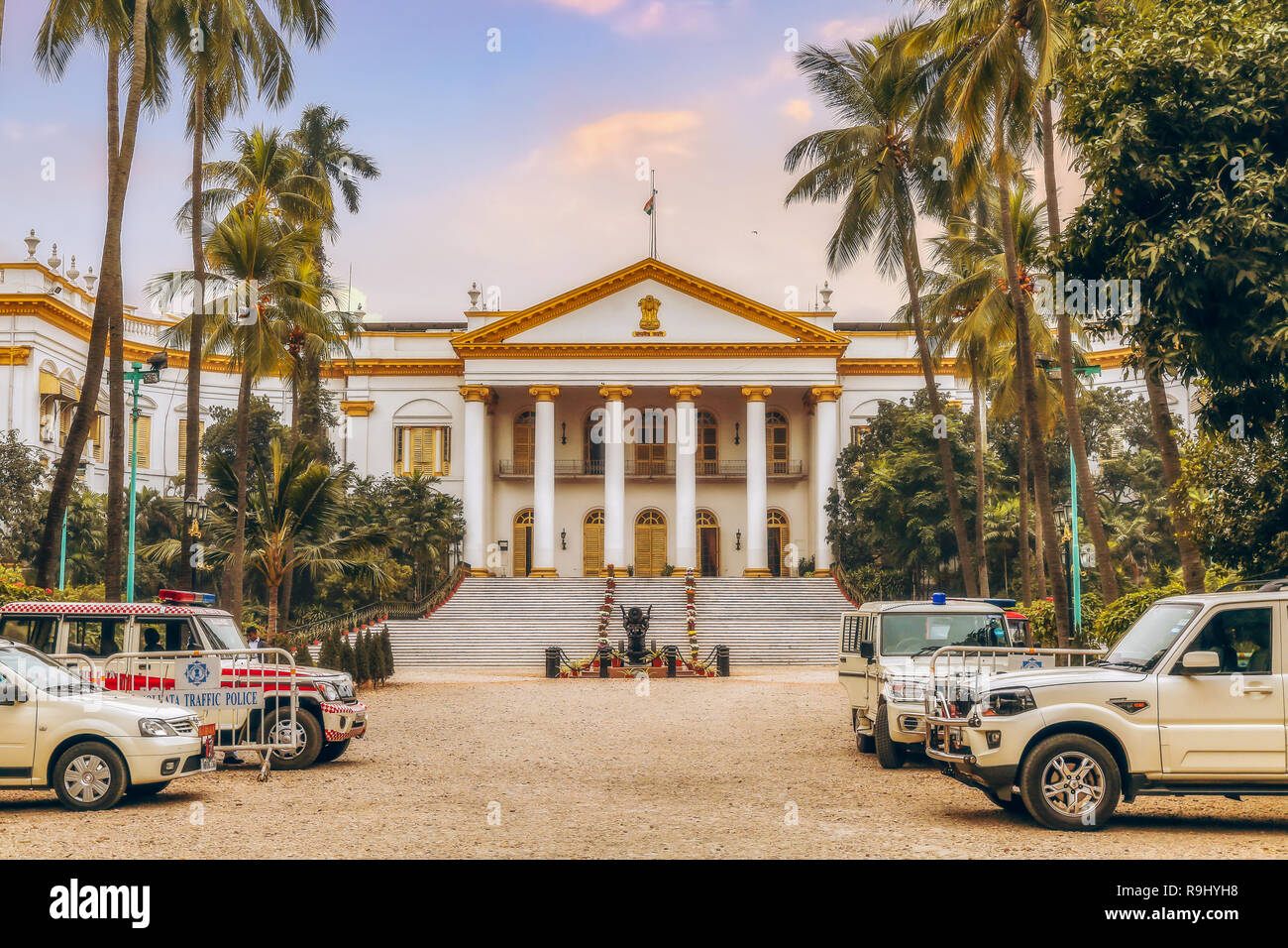 Casa del governatore è un famoso punto di riferimento della città e la classica città antica architettura coloniale struttura che ospita il governatore del Bengala Occidentale in India. Foto Stock