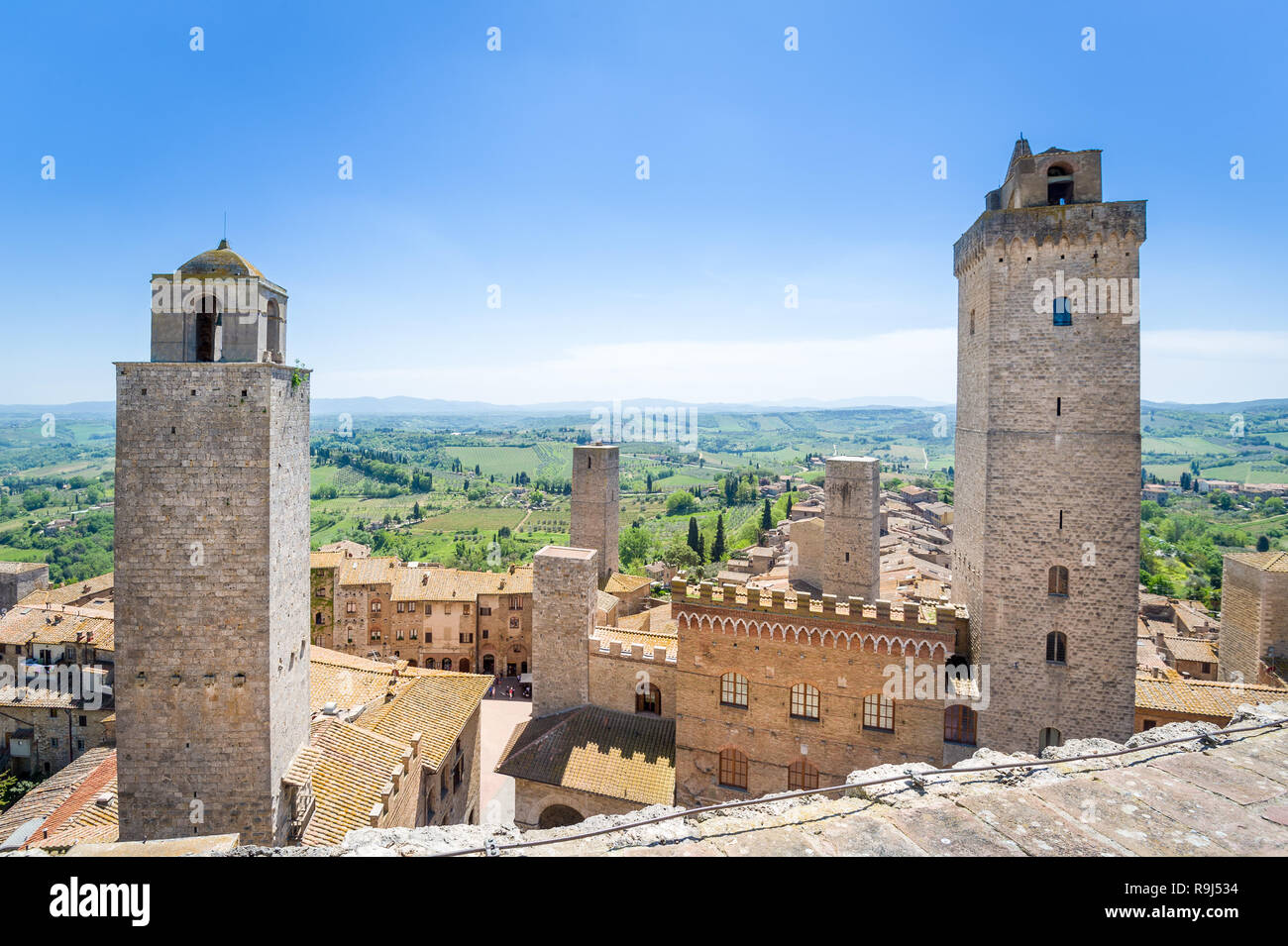 Famose antiche torri di San Gimignano, i quali sono ora aperto come hotel e musei. Toscana, Italia. Foto Stock