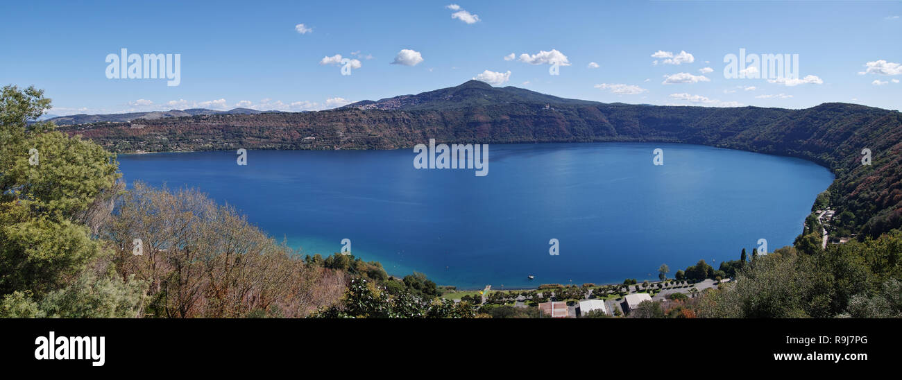 Il lago Albano vista dal Palazzo Apostolico di Castel Gandolfo Foto Stock