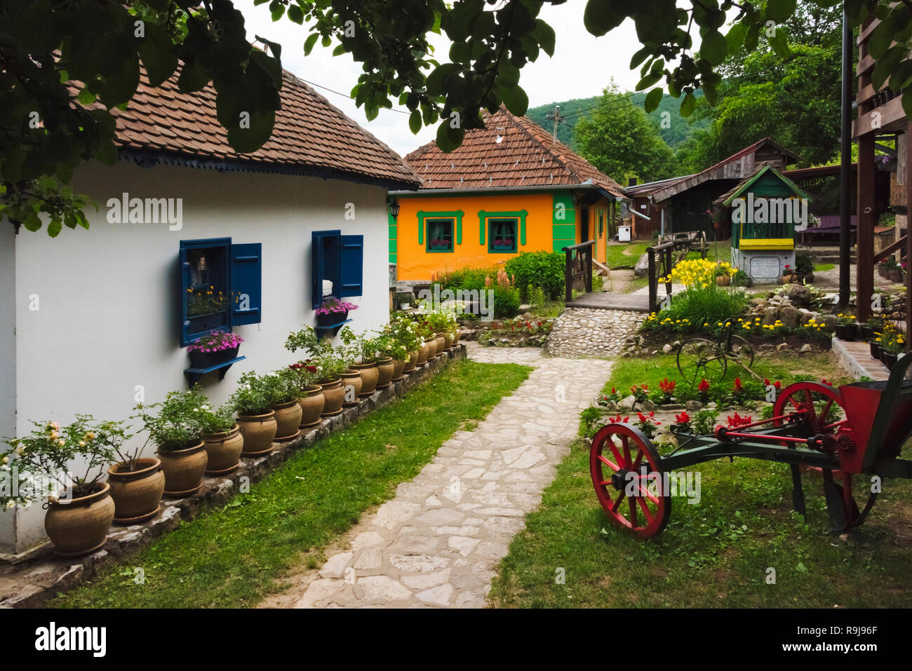 Terzica Avlija village, un museo a cielo aperto di etno villaggio, Zlakusa, Serbia Foto Stock