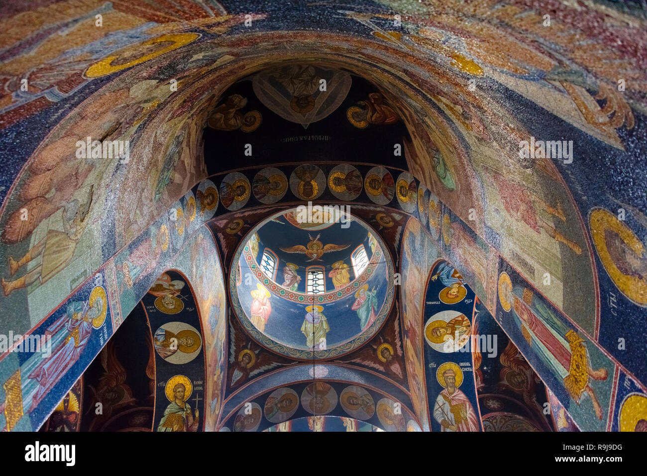 Mosaico pittura all'interno di Oplenac Mausoleo Reale, noto anche come chiesa di San Giorgio, Topola, Serbia Foto Stock