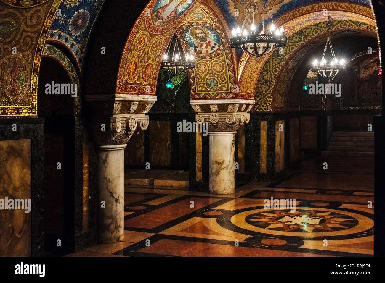 Cripta all'interno Oplenac Mausoleo Reale, noto anche come chiesa di San Giorgio, Topola, Serbia Foto Stock