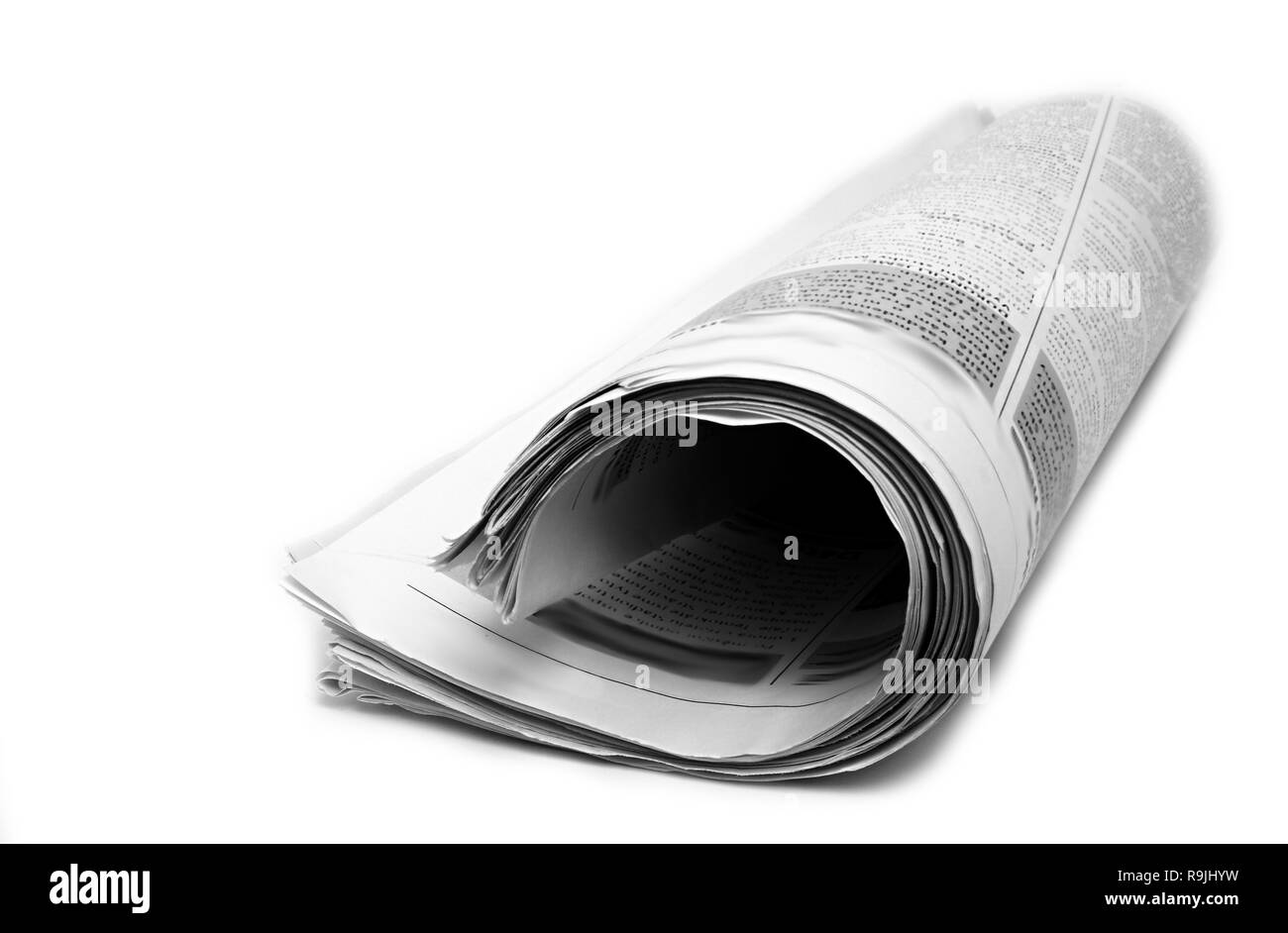 giornale accatastato su un tavolo in un ufficio no foto stock persone Foto Stock