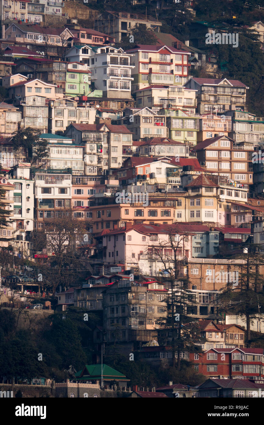 Case a più livelli in Shimla, Himachal Pradesh, India Foto Stock