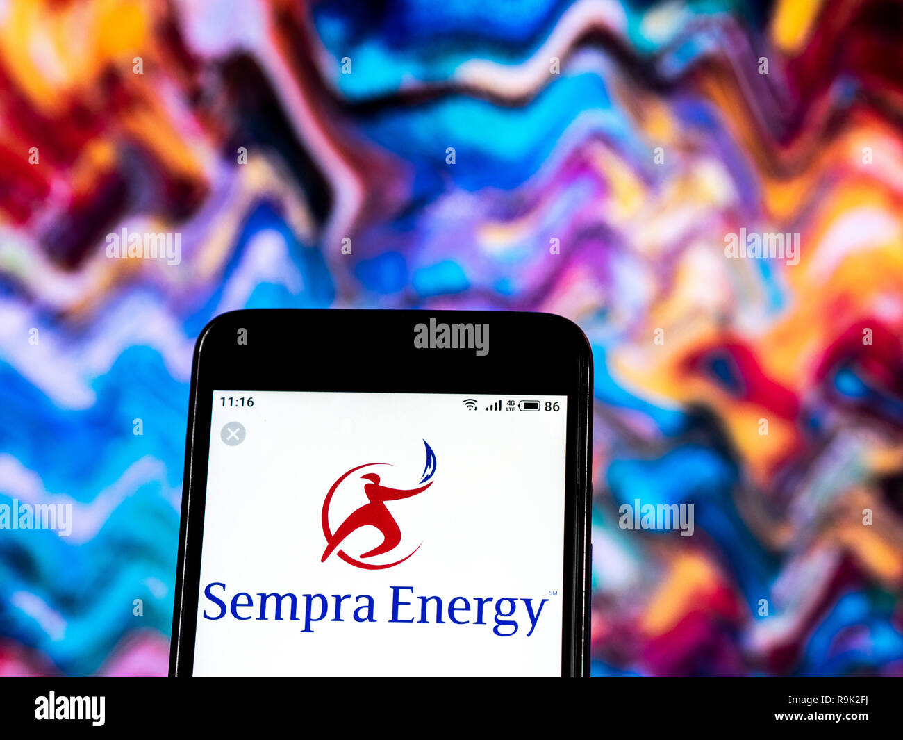 KIEV, UCRAINA - 25 Dic,, 2018: Sempra Energy Utilities logo azienda vede visualizzato sul telefono intelligente Foto Stock