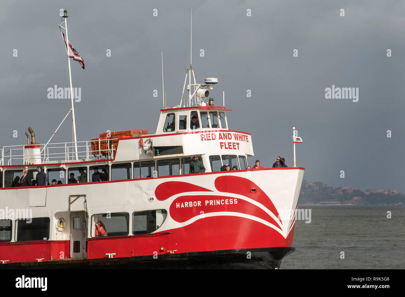 Jan 2017, San Francisco, Stati Uniti d'America: Porto Princess, uno dei tanti di colore rosso e bianco di traghetti che navigano il San Francisco Harbour e di Alcatraz. Foto Stock