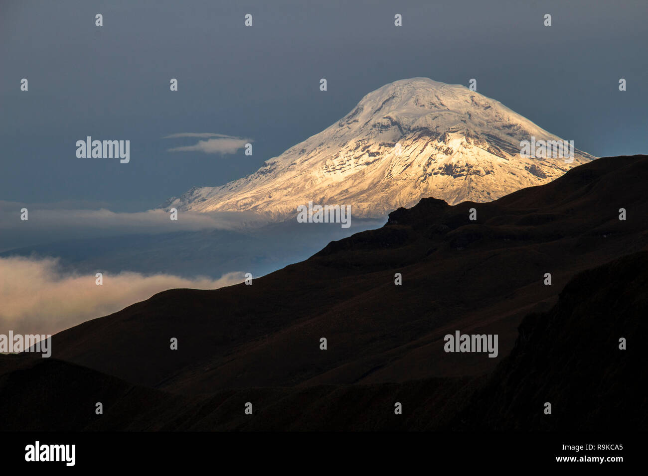 Vista del Vulcano Chimborazo dal vulcano El altare, Riobamba, Ecuador Foto Stock
