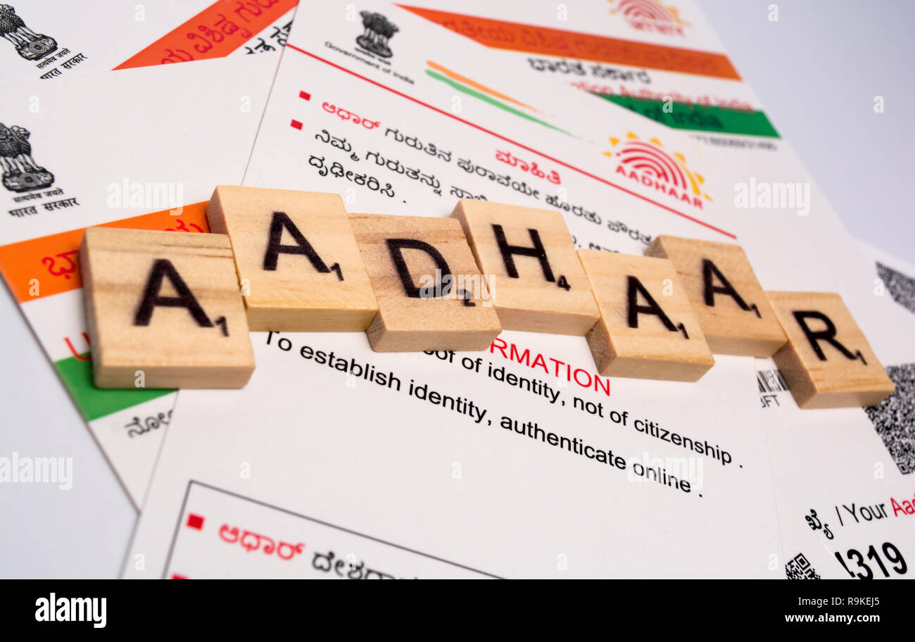 Maski,Karnataka, India - dicembre 22,2018: Aadhaar card che viene rilasciato dal Governo dell India come una carta di identità Foto Stock