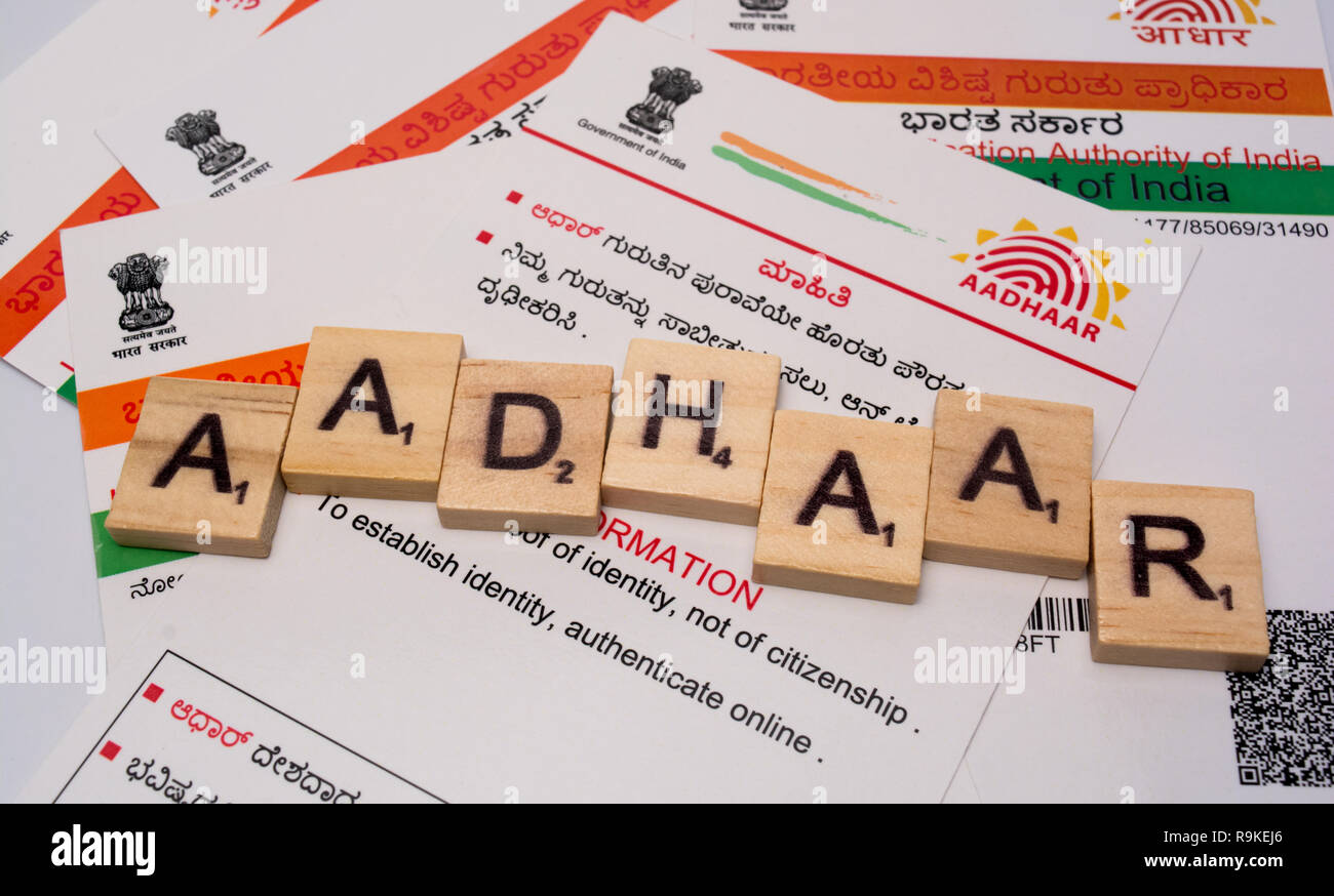Maski,Karnataka, India - dicembre 22,2018: Aadhaar card che viene rilasciato dal Governo dell India come una carta di identità Foto Stock