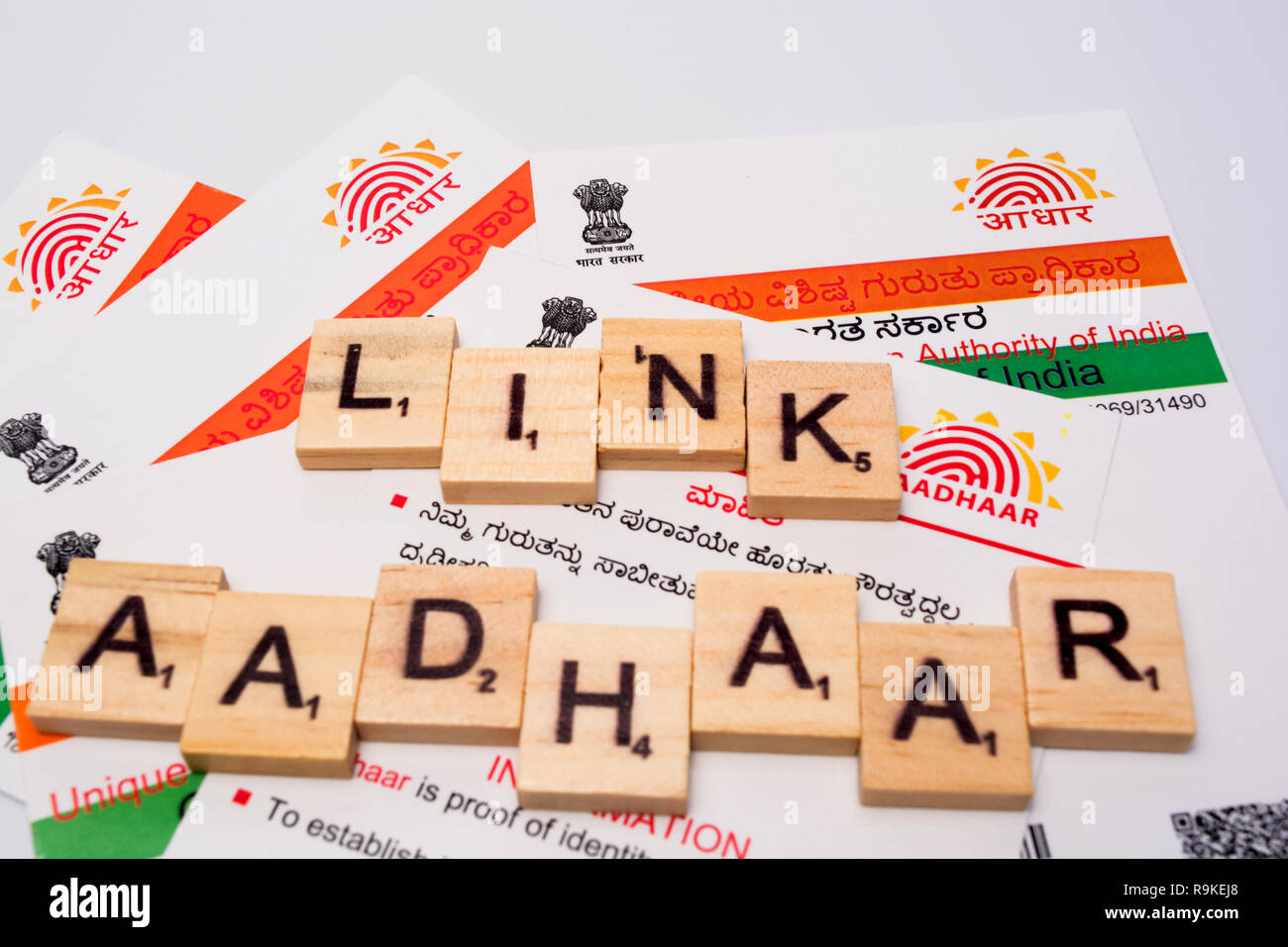 Maski,Karnataka, India - dicembre 22,2018: Aadhaar card che viene rilasciato dal Governo dell India come una carta di identità Foto Stock