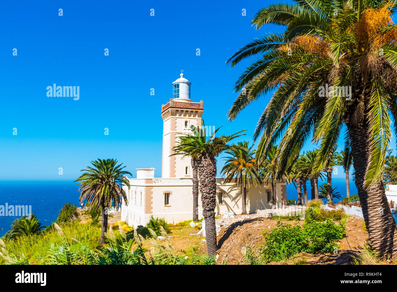 Splendido Faro di Cap Spartel vicino alla città di Tangeri e Gibilterra, il Marocco in Africa Foto Stock